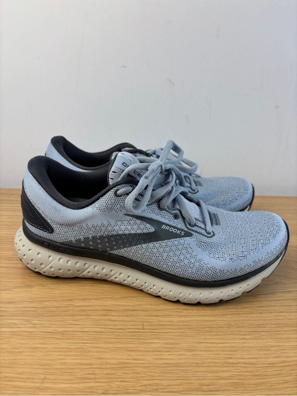 Brooks Glycerin 18 Gray Woman’s 7 Road Running Sneaker